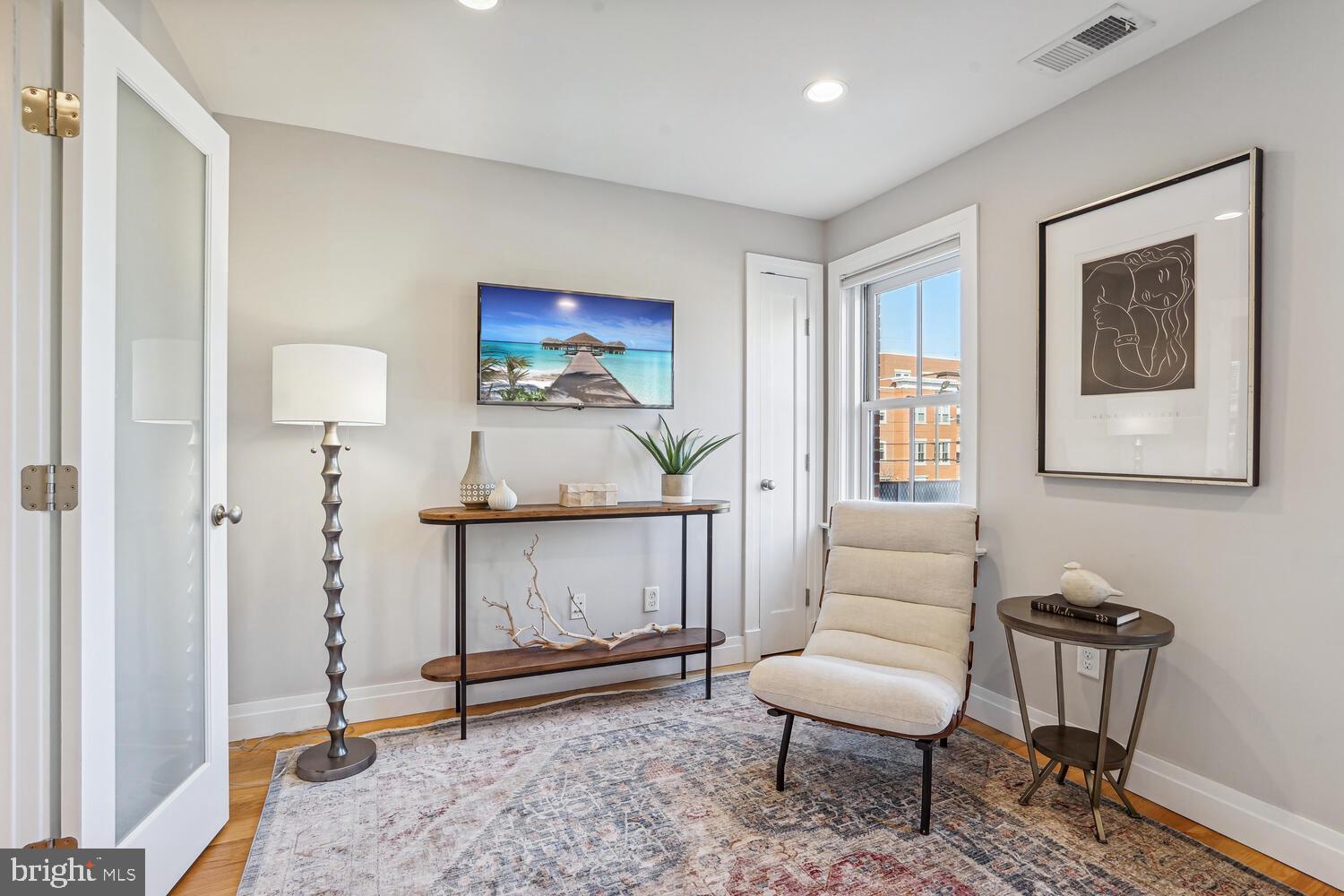 321 N COLUMBUS STREET