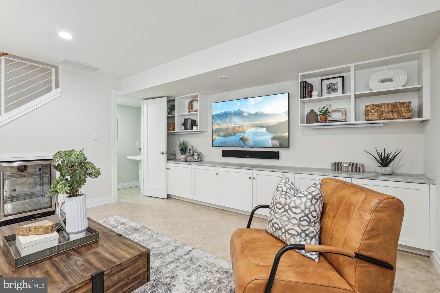 321 N COLUMBUS STREET