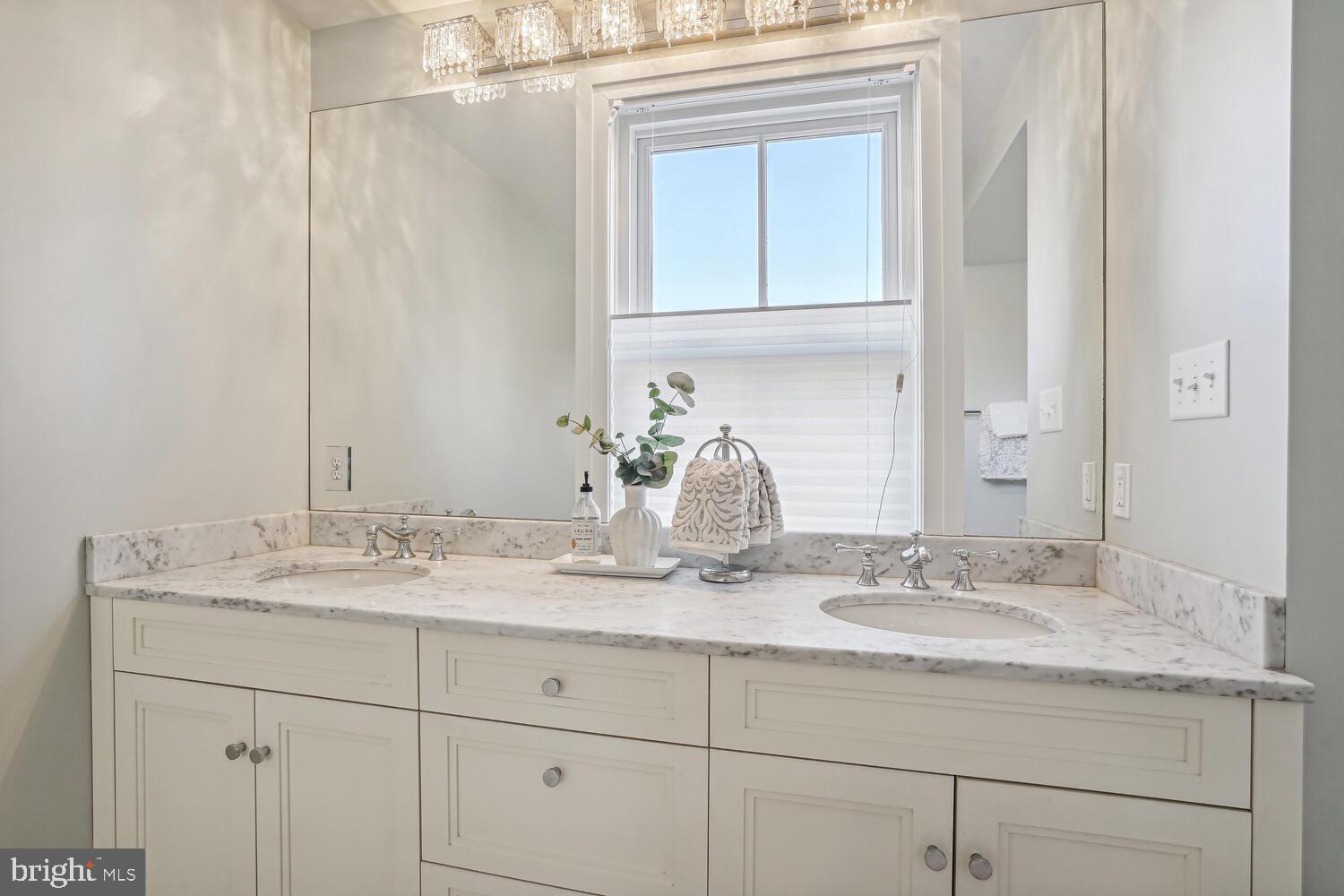 321 N COLUMBUS STREET