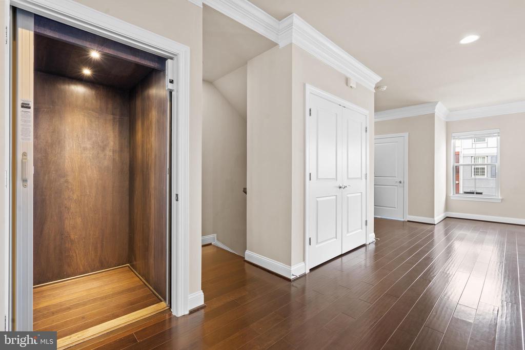7841 OLIVET COURT