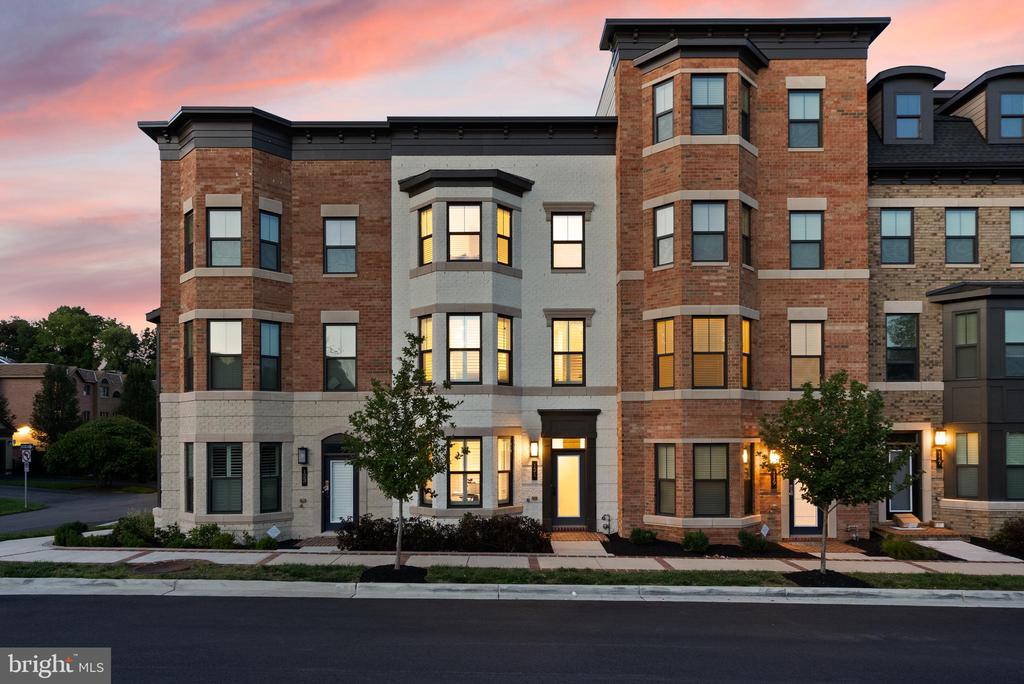 121 PLEASANT STREET NW 2