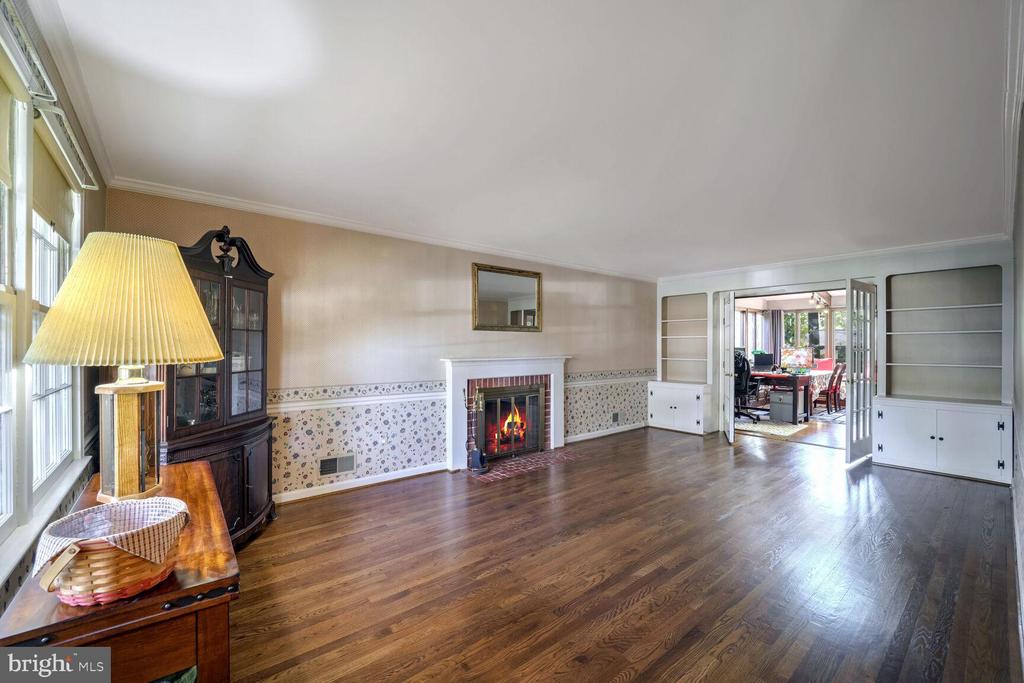 9103 DONNA DEAN DRIVE