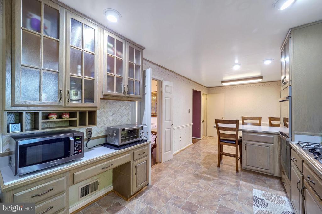 9103 DONNA DEAN DRIVE