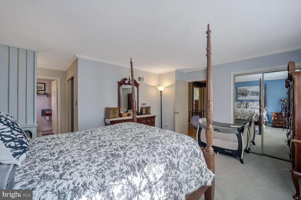 9103 DONNA DEAN DRIVE