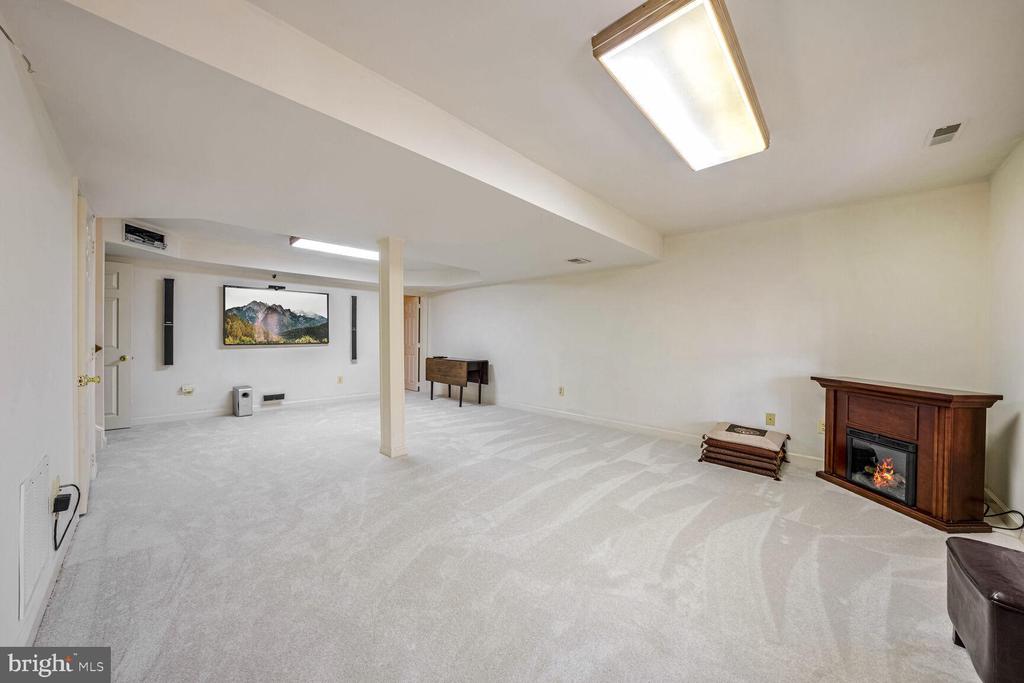9023 COPPERLEAF LANE