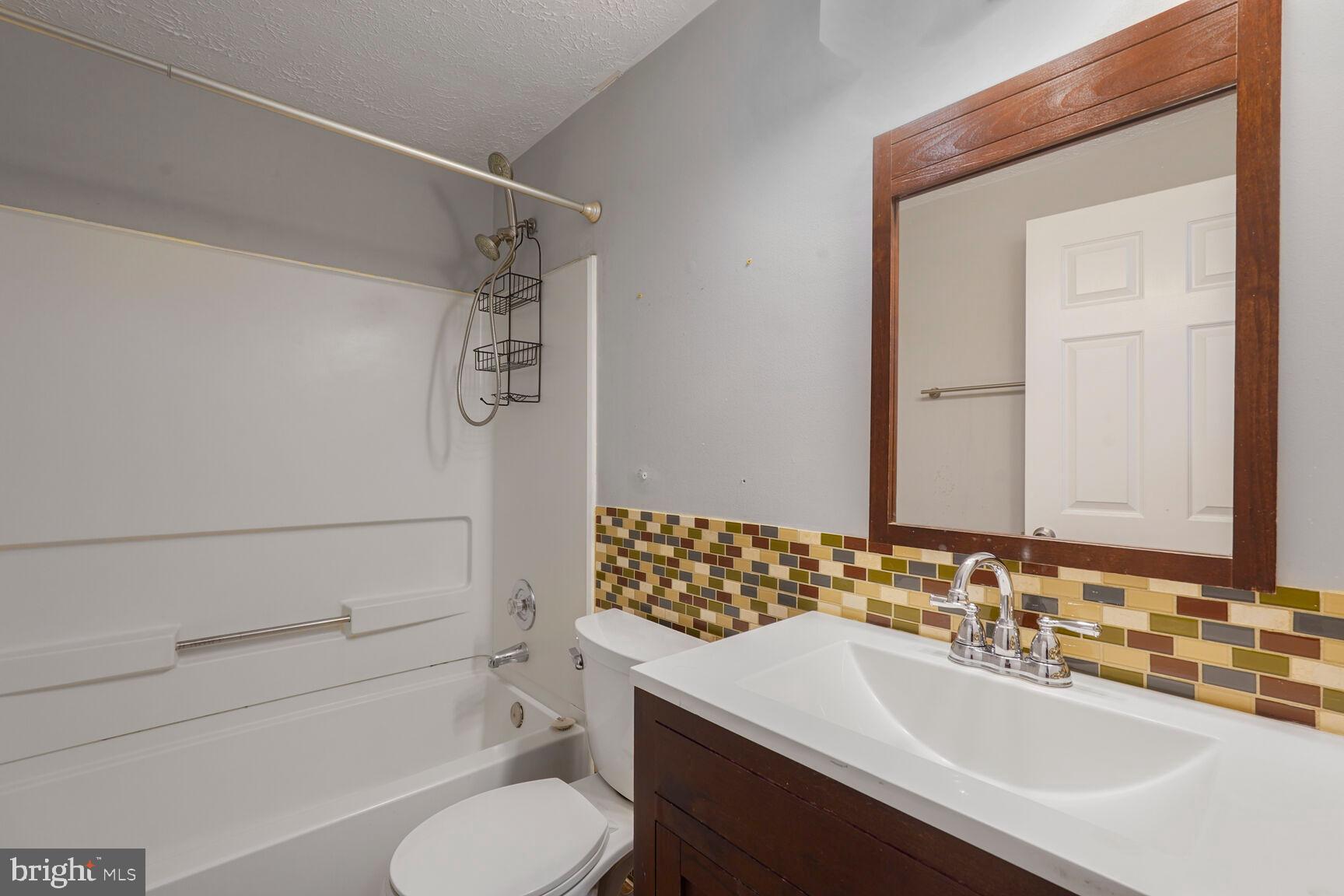 8506 GOLDEN RIDGE COURT