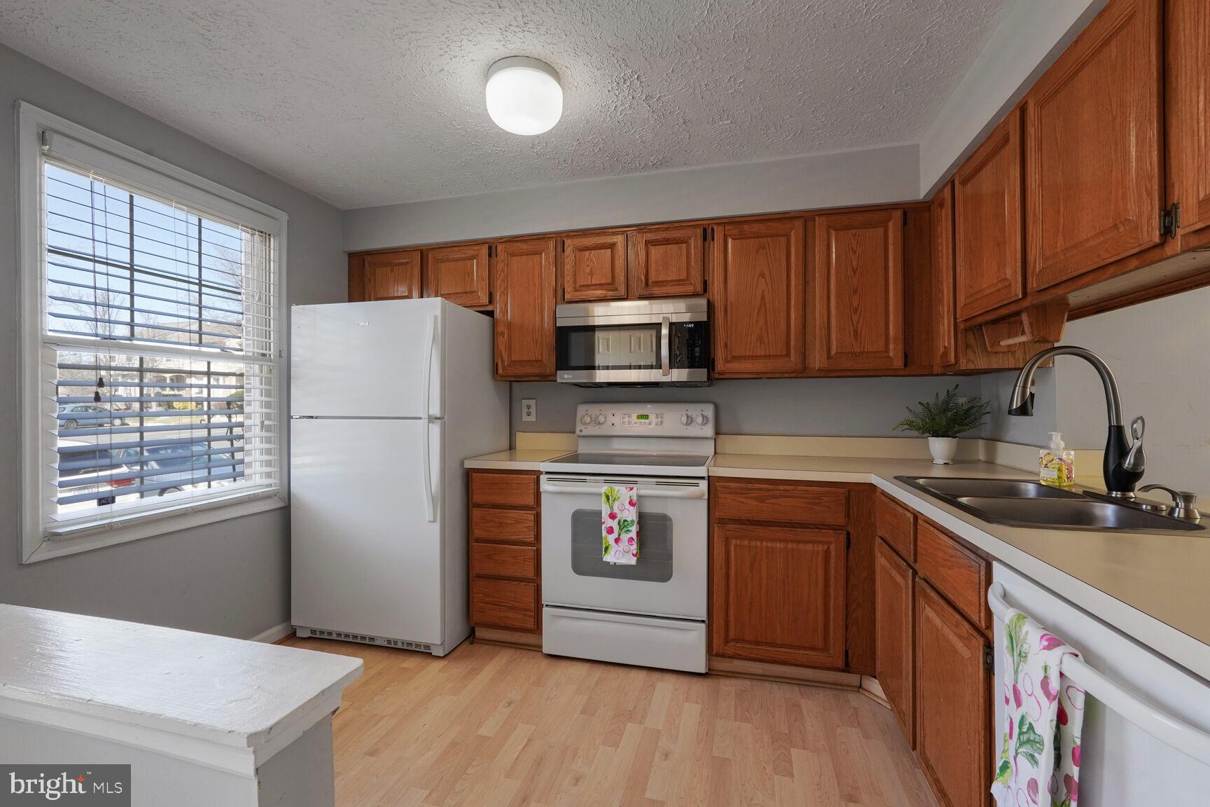 8506 GOLDEN RIDGE COURT