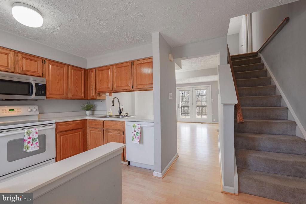 8506 GOLDEN RIDGE COURT