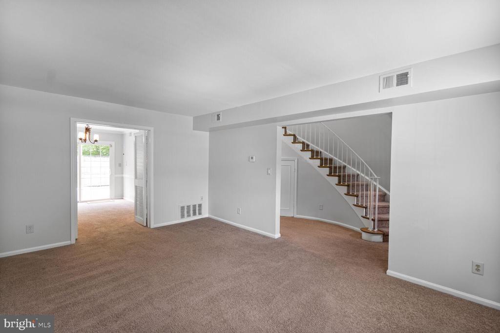8323 KINGSGATE ROAD 520