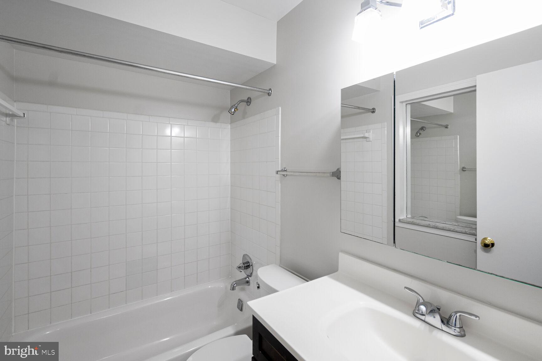 8323 KINGSGATE ROAD 520