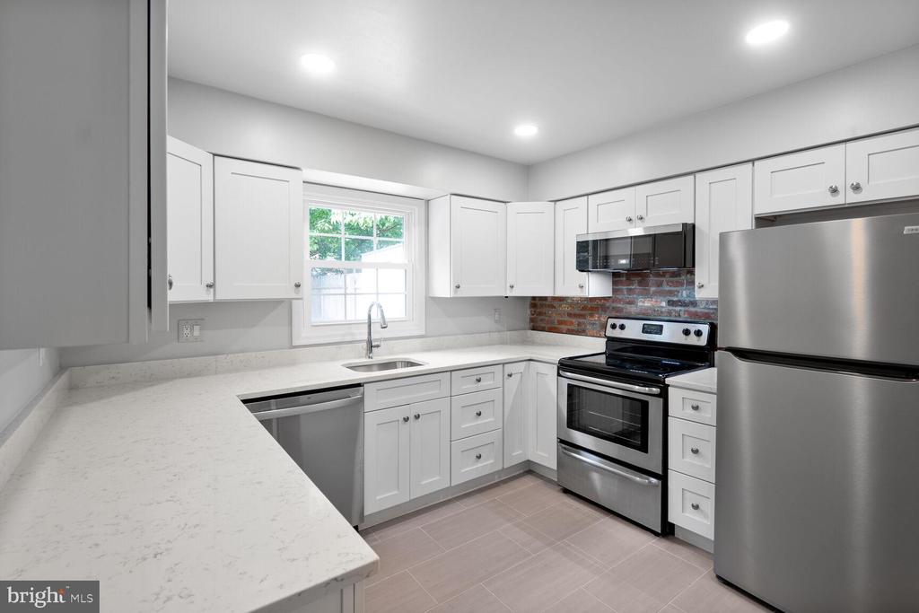 8323 KINGSGATE ROAD 520