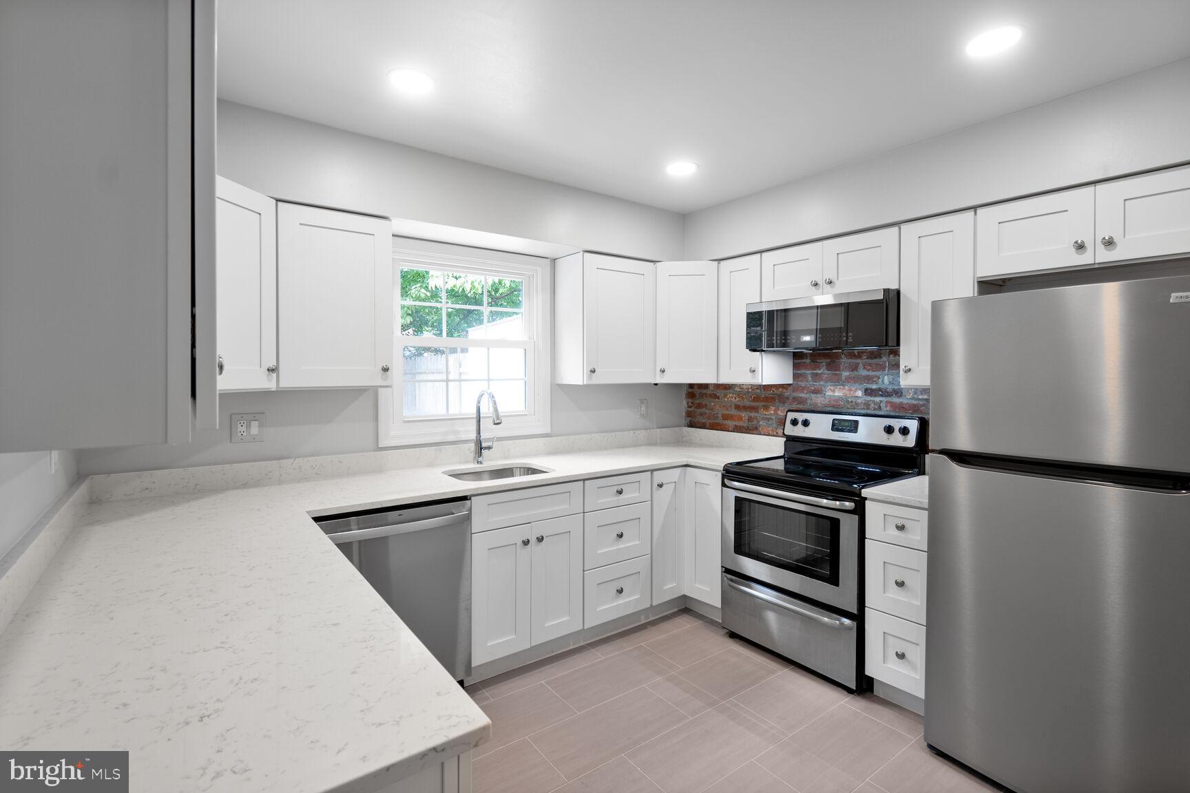 8323 KINGSGATE ROAD 520