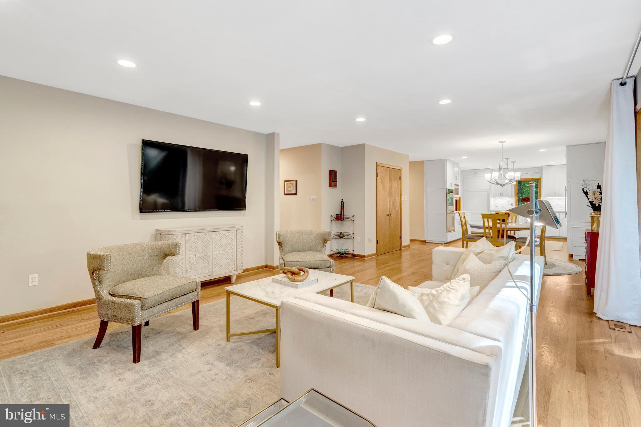 8000 WOODLAND HILLS LANE