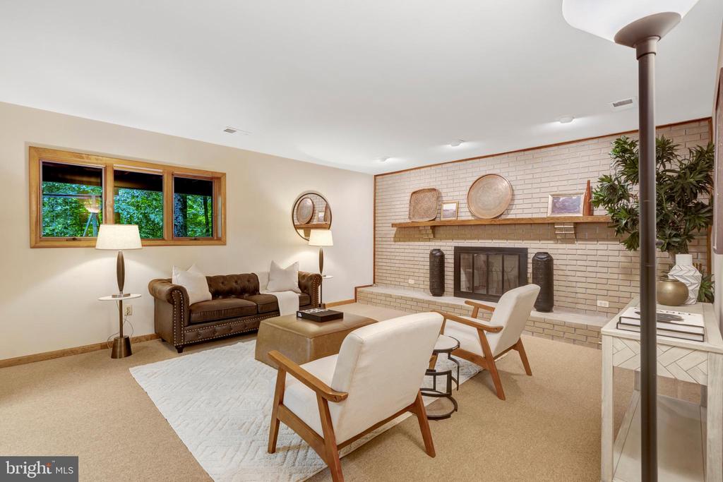 8000 WOODLAND HILLS LANE