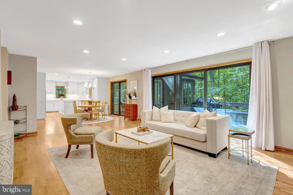 8000 WOODLAND HILLS LANE