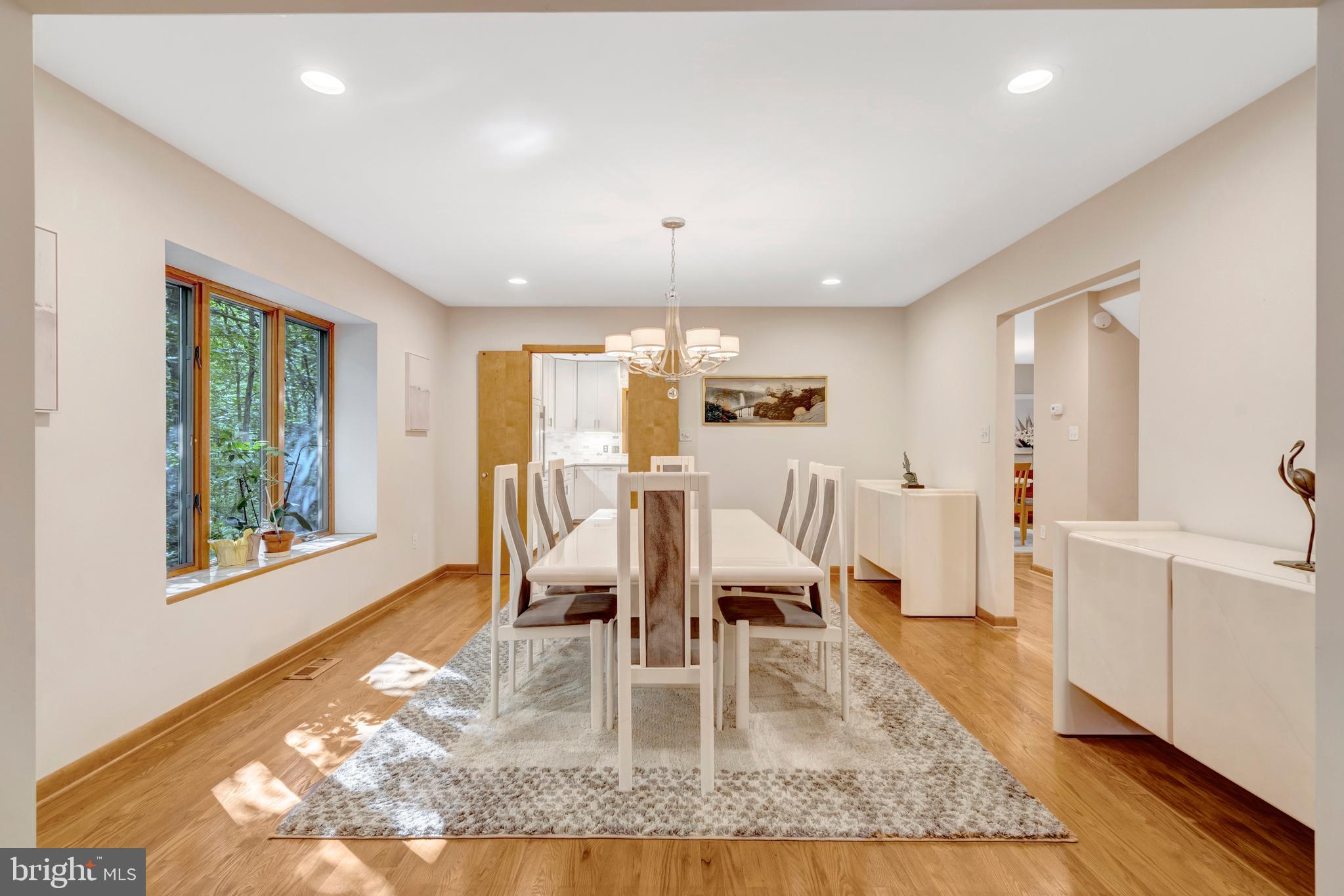 8000 WOODLAND HILLS LANE