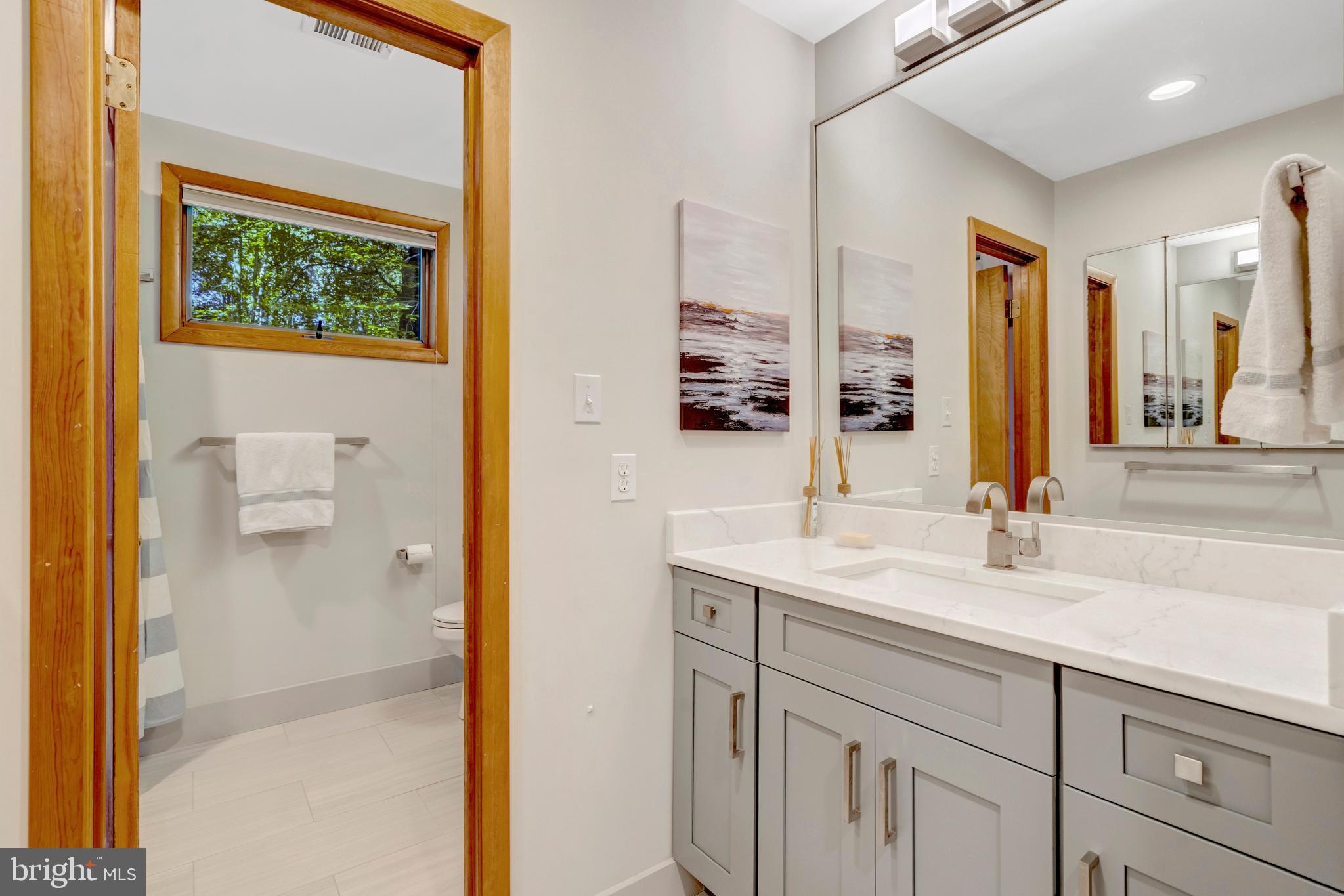 8000 WOODLAND HILLS LANE