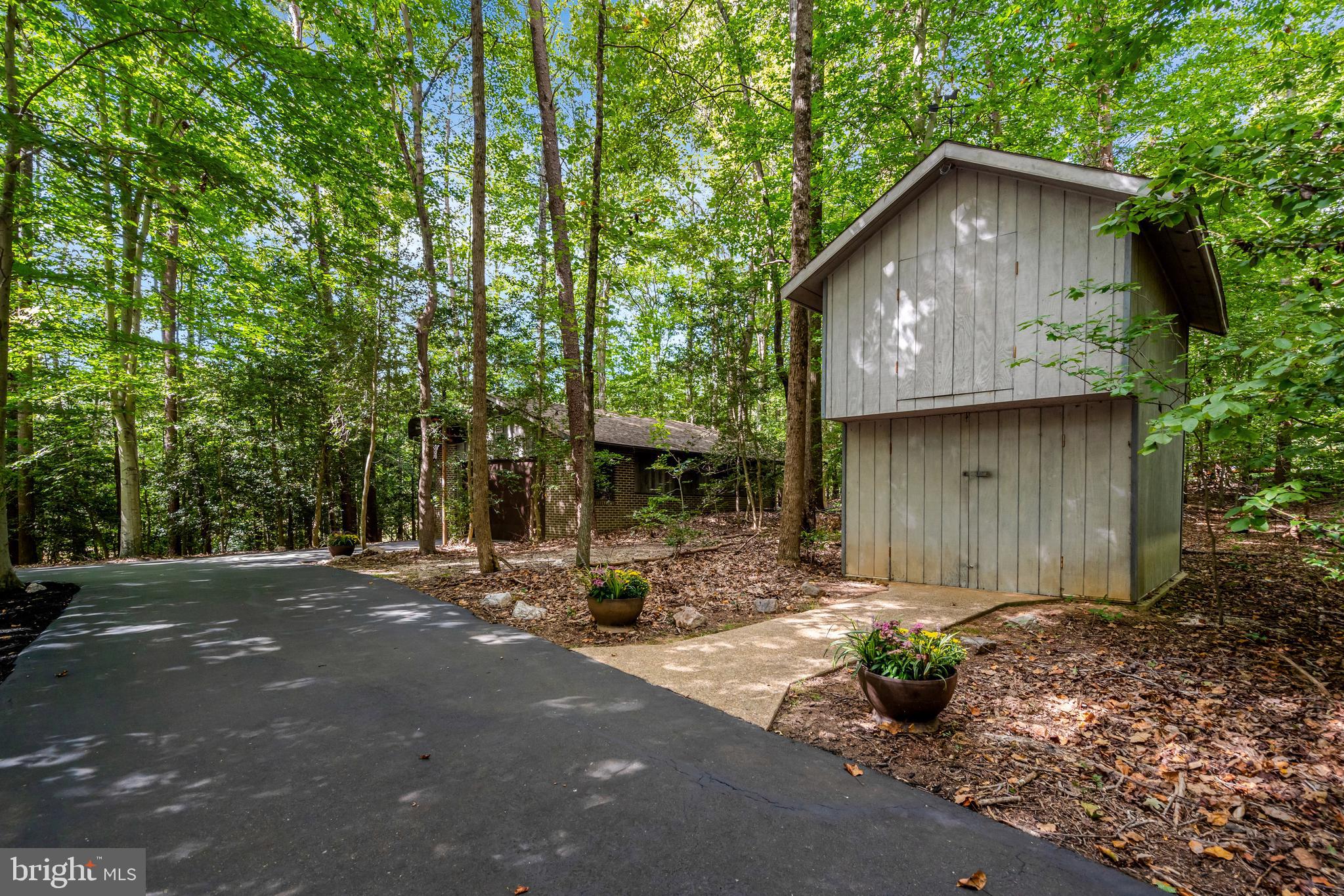 8000 WOODLAND HILLS LANE