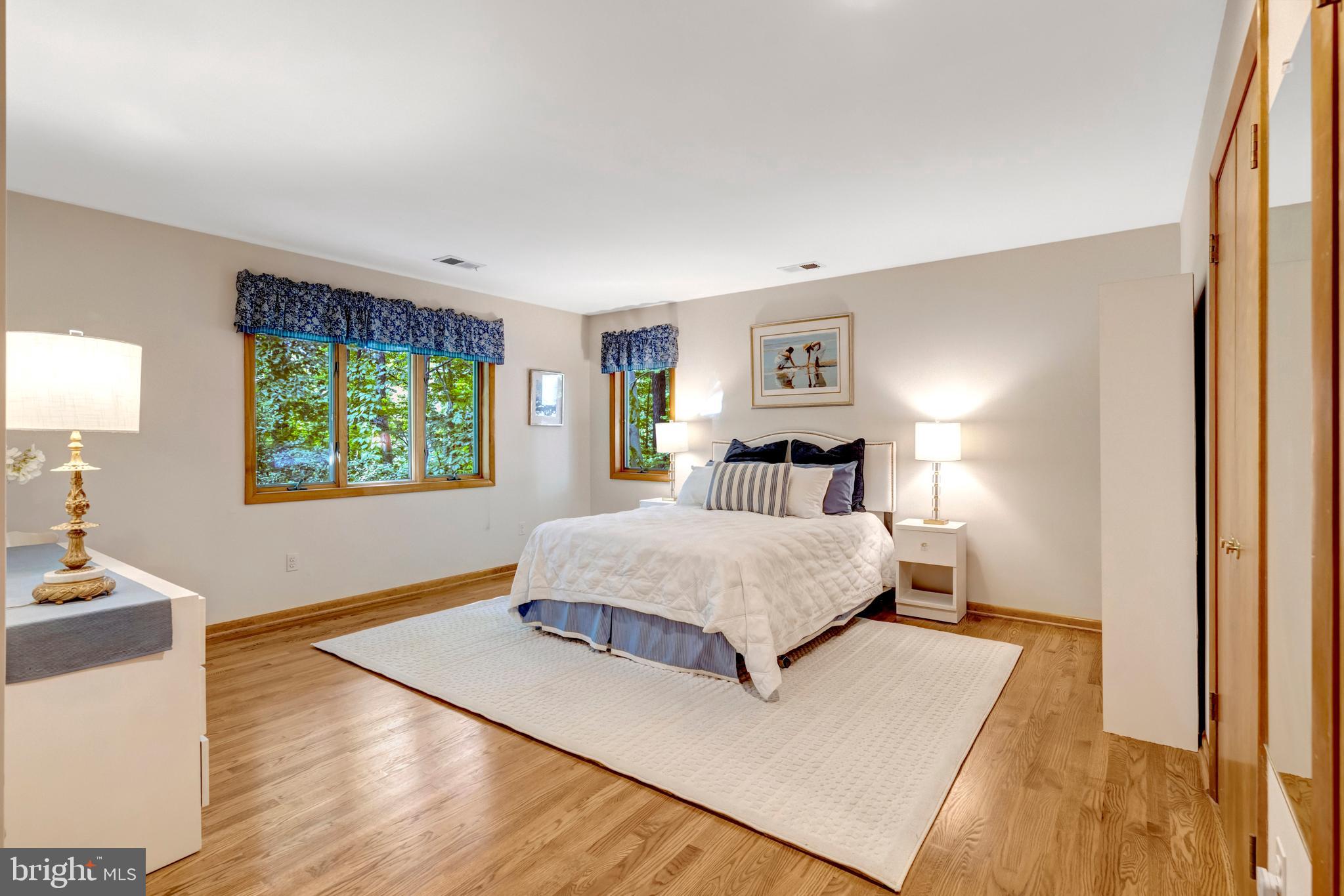 8000 WOODLAND HILLS LANE