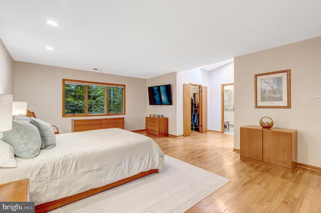 8000 WOODLAND HILLS LANE