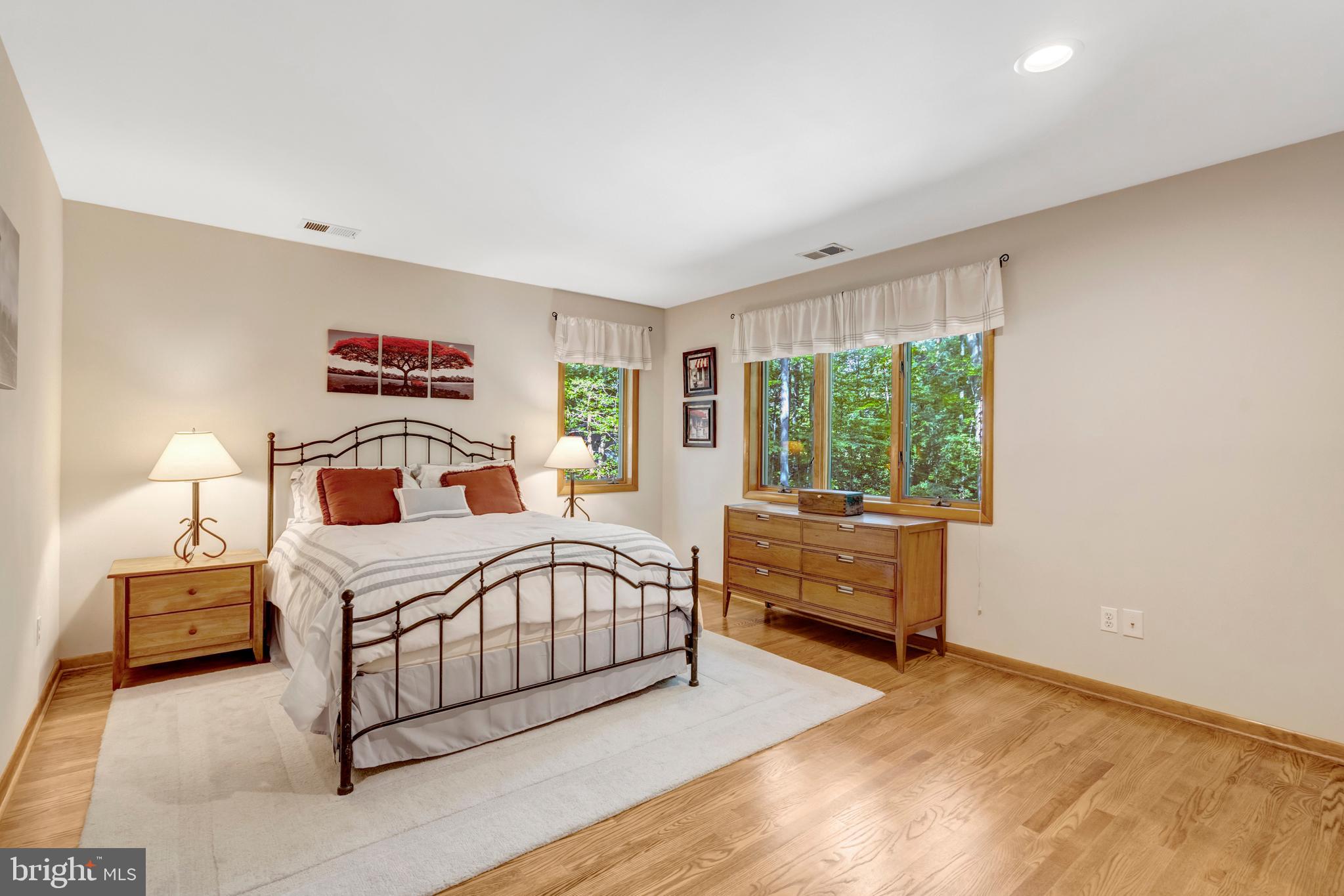 8000 WOODLAND HILLS LANE