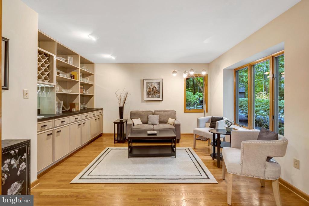 8000 WOODLAND HILLS LANE