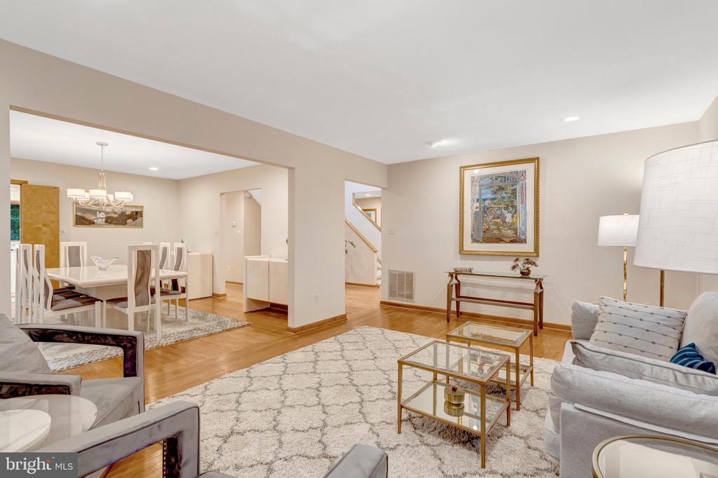 8000 WOODLAND HILLS LANE