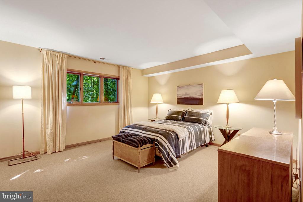 8000 WOODLAND HILLS LANE