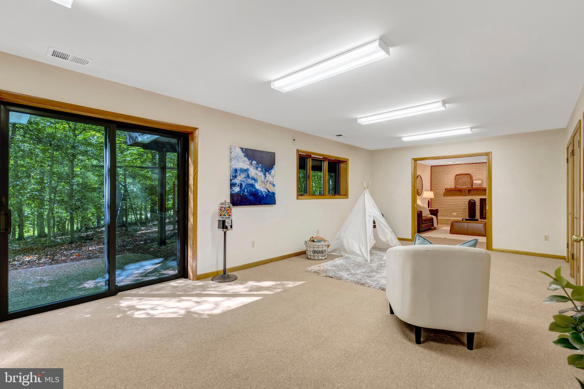 8000 WOODLAND HILLS LANE