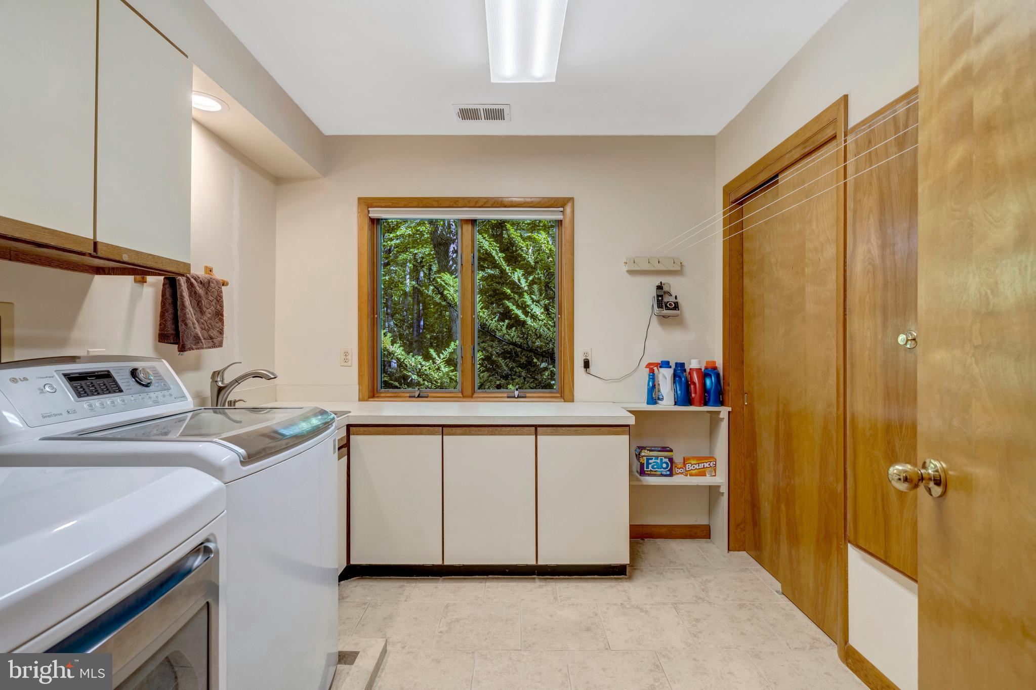 8000 WOODLAND HILLS LANE