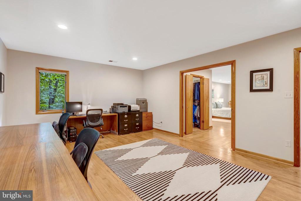 8000 WOODLAND HILLS LANE