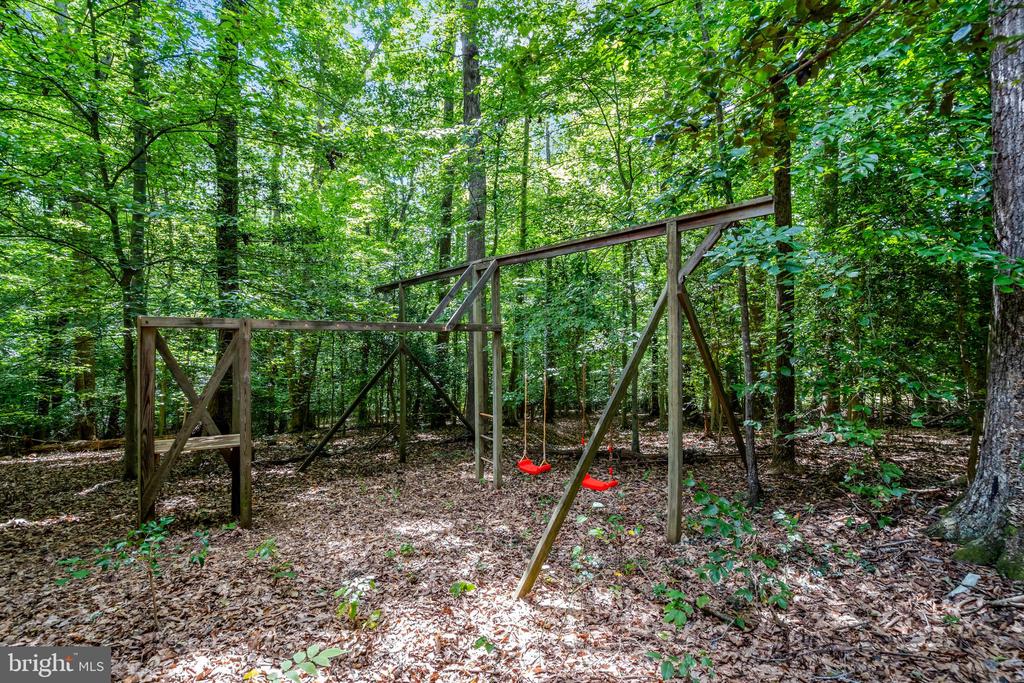 8000 WOODLAND HILLS LANE