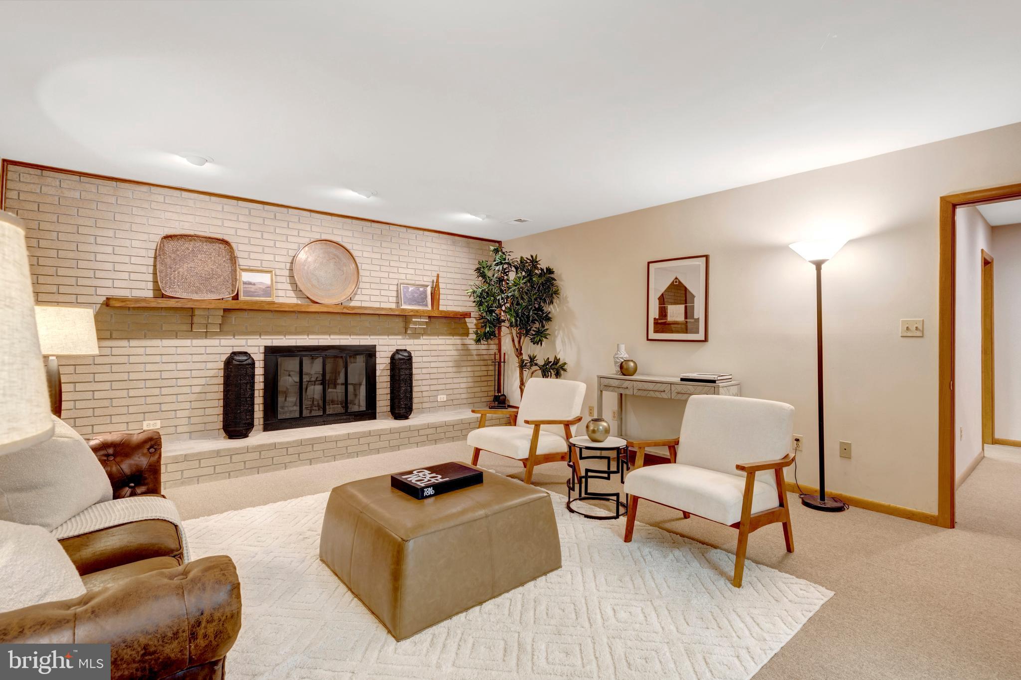 8000 WOODLAND HILLS LANE