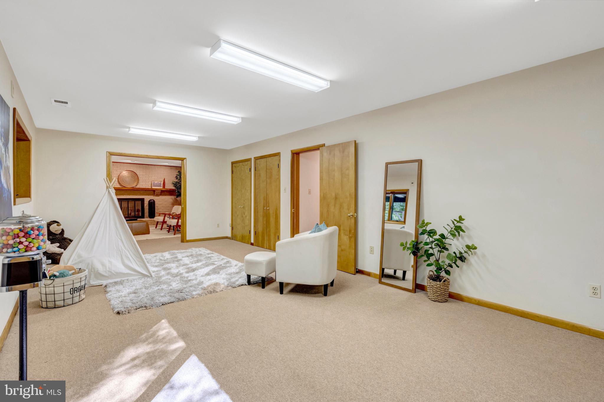 8000 WOODLAND HILLS LANE