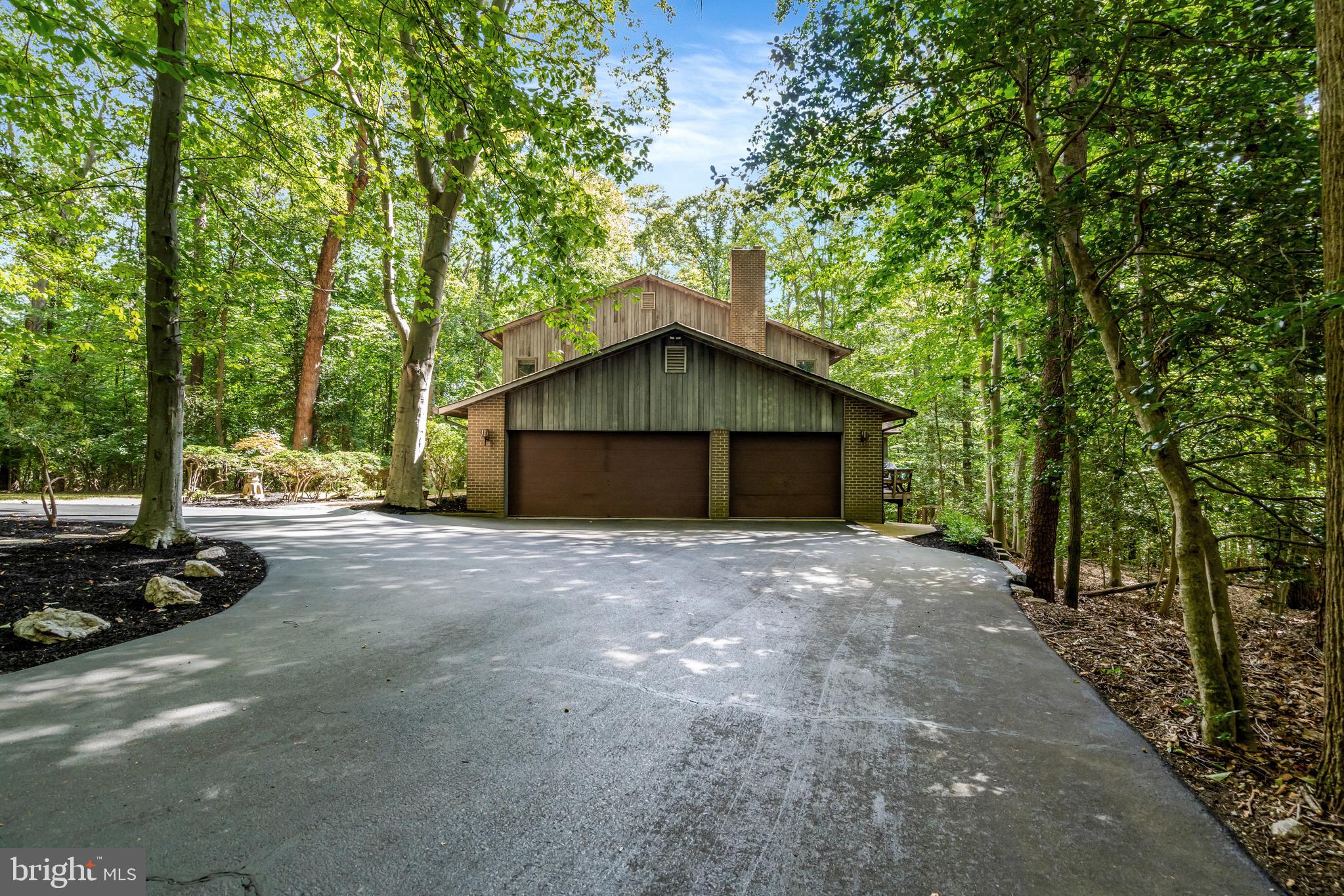 8000 WOODLAND HILLS LANE