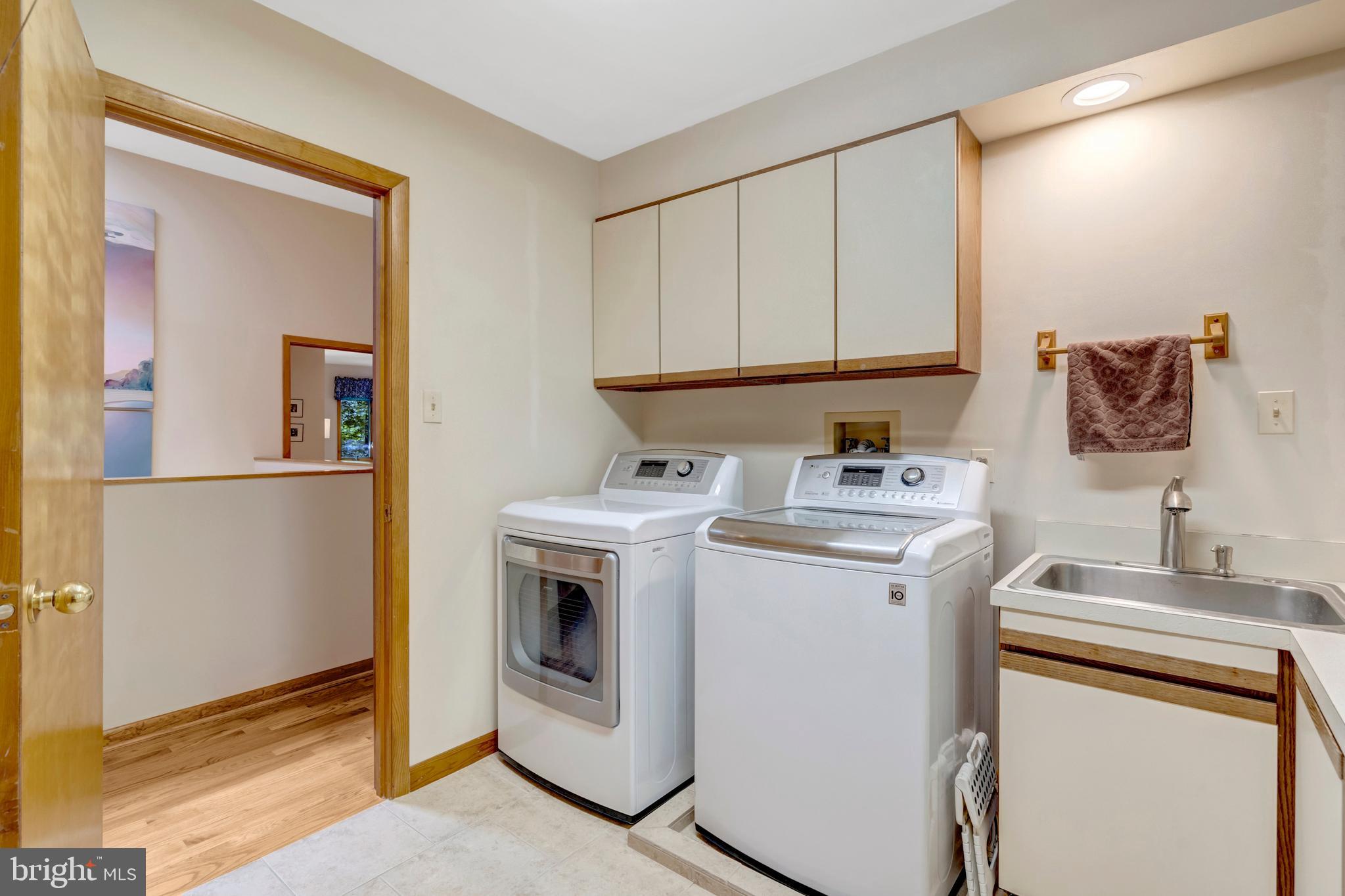 8000 WOODLAND HILLS LANE