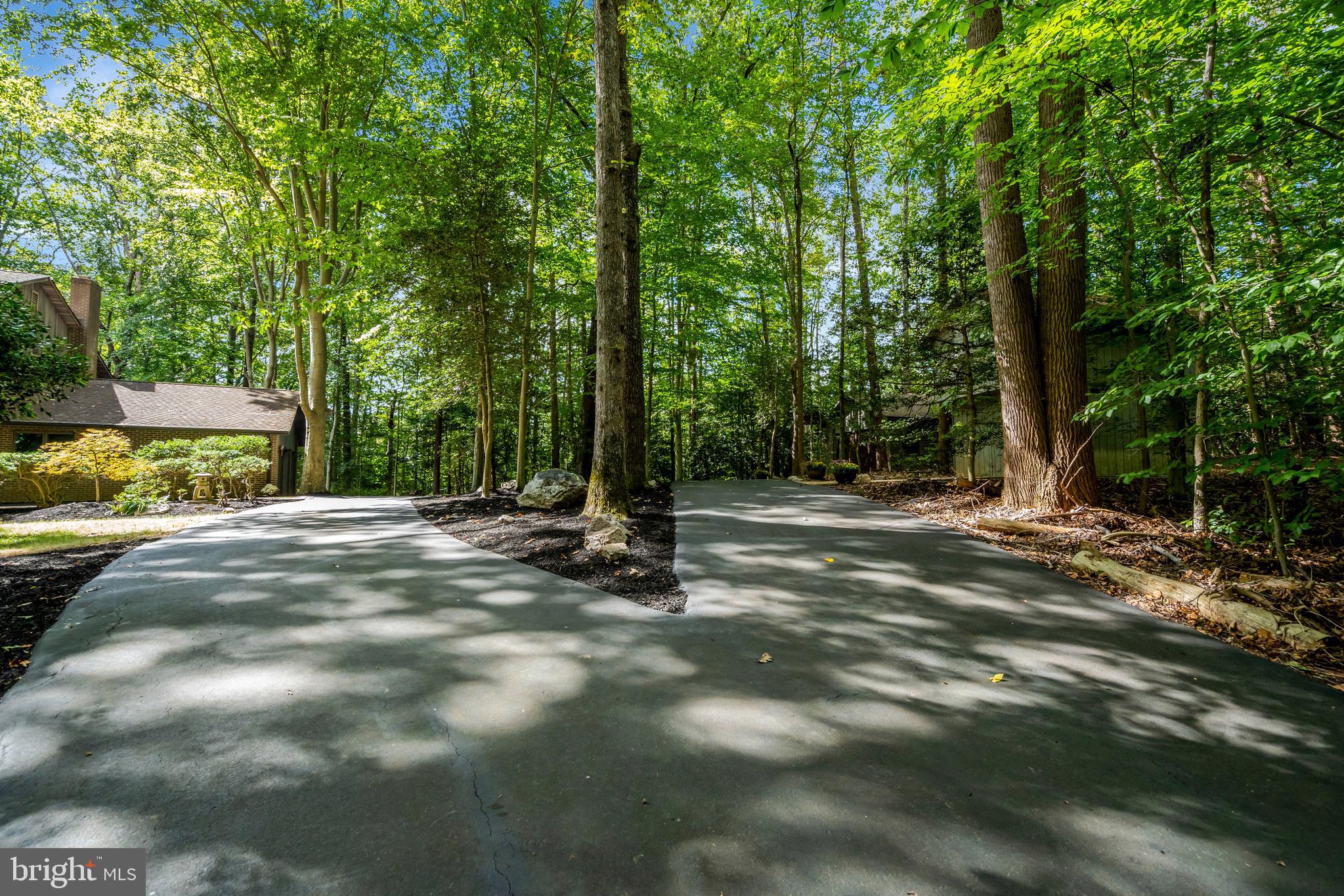 8000 WOODLAND HILLS LANE