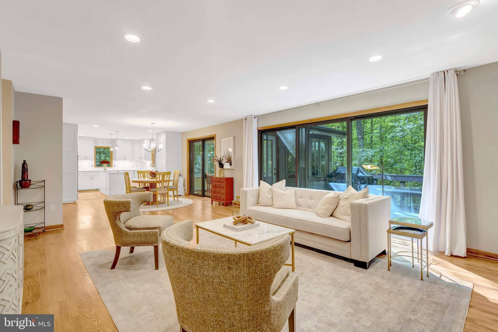 8000 WOODLAND HILLS LANE