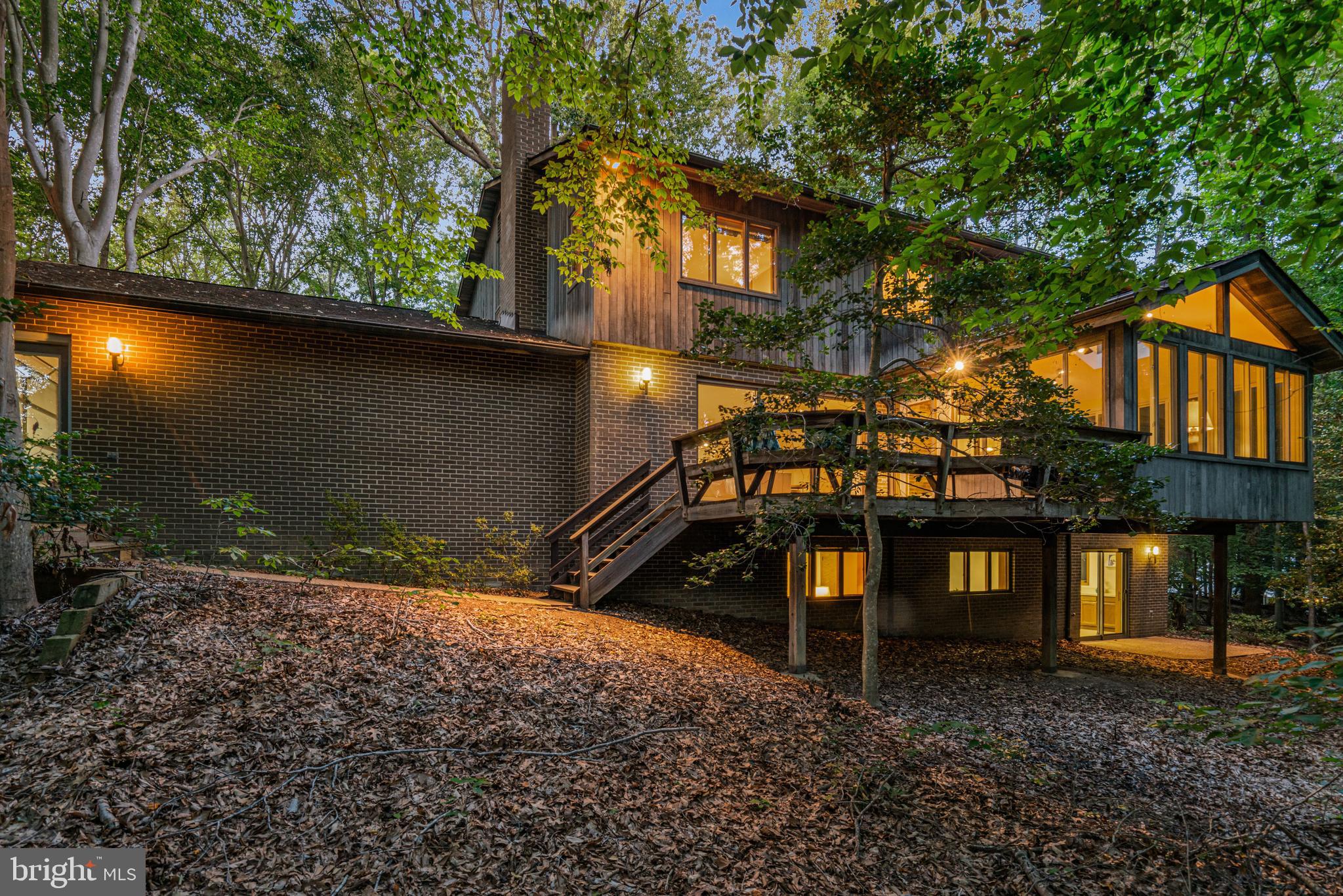 8000 WOODLAND HILLS LANE