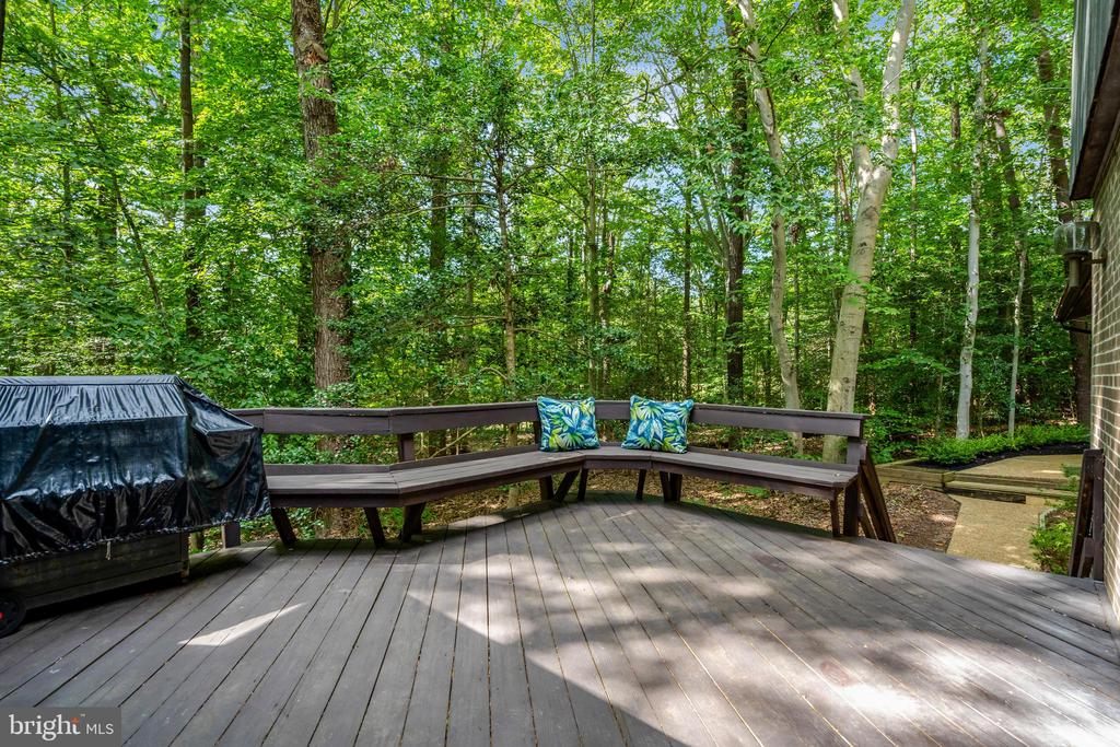 8000 WOODLAND HILLS LANE