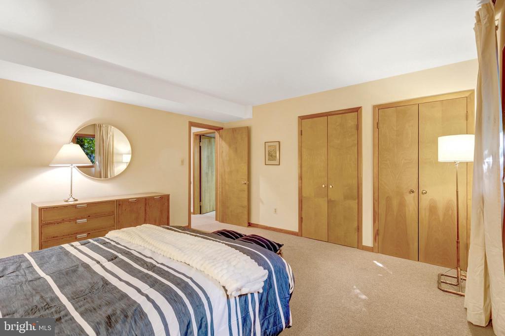 8000 WOODLAND HILLS LANE