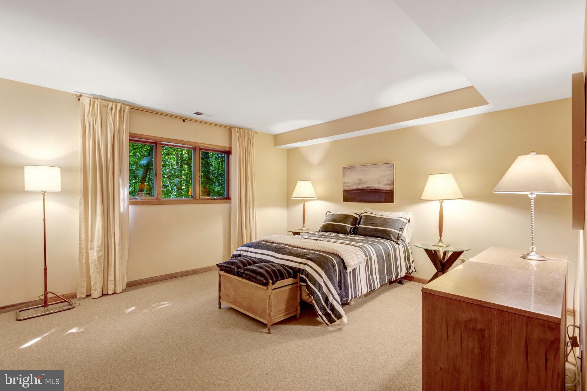 8000 WOODLAND HILLS LANE