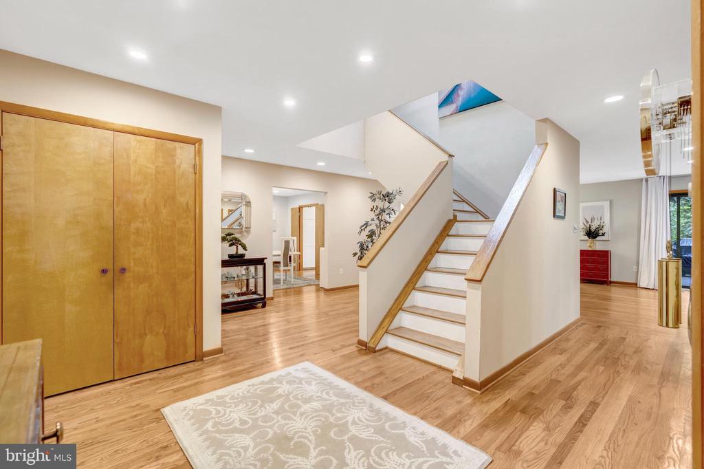 8000 WOODLAND HILLS LANE