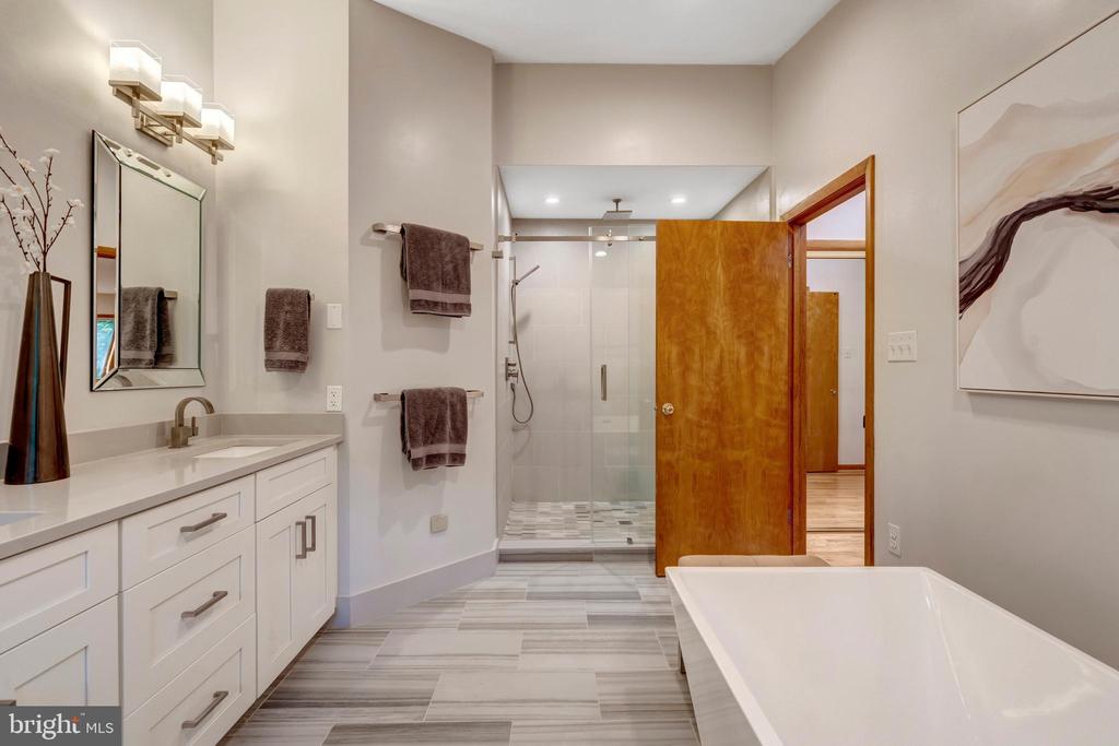 8000 WOODLAND HILLS LANE