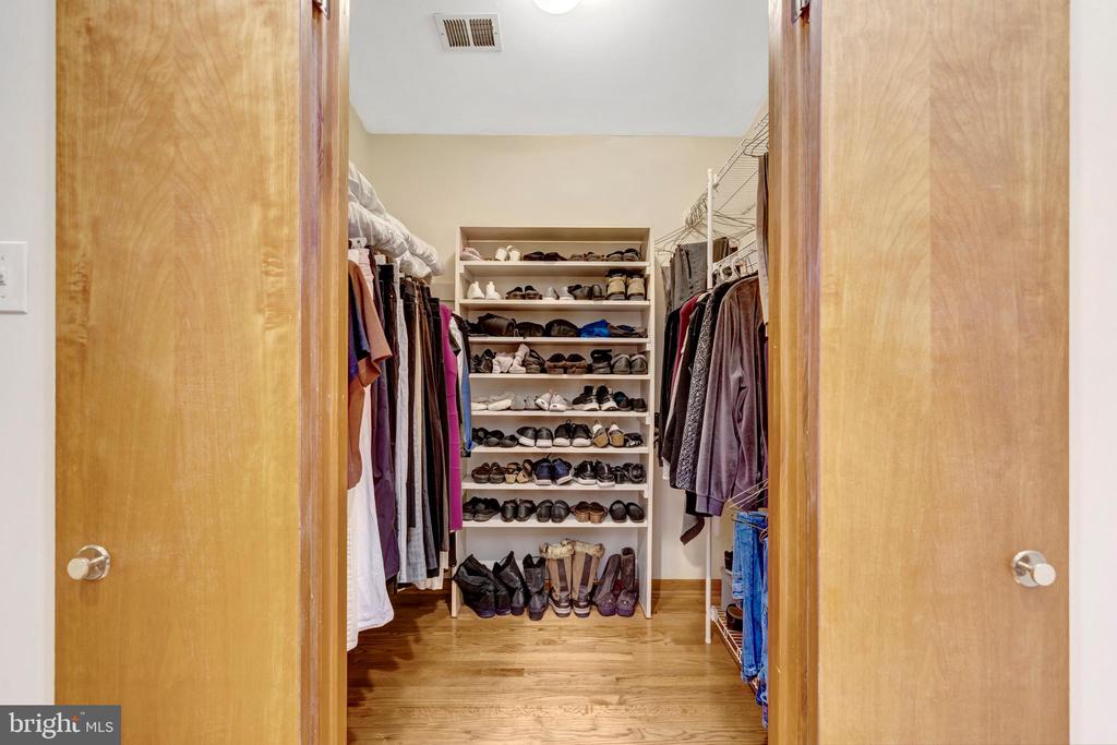 8000 WOODLAND HILLS LANE