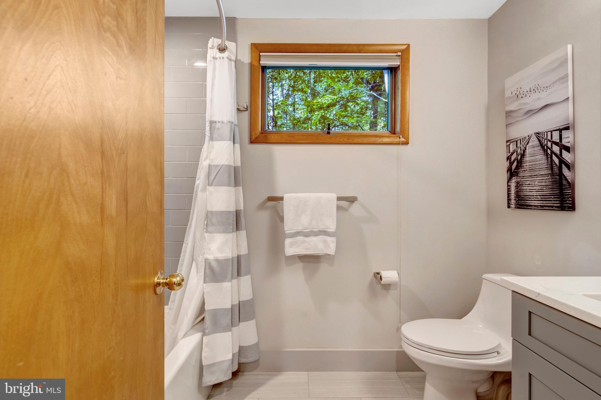 8000 WOODLAND HILLS LANE