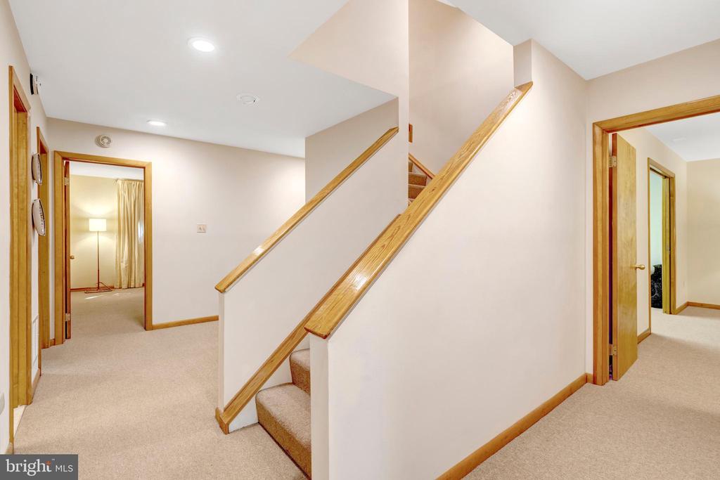 8000 WOODLAND HILLS LANE
