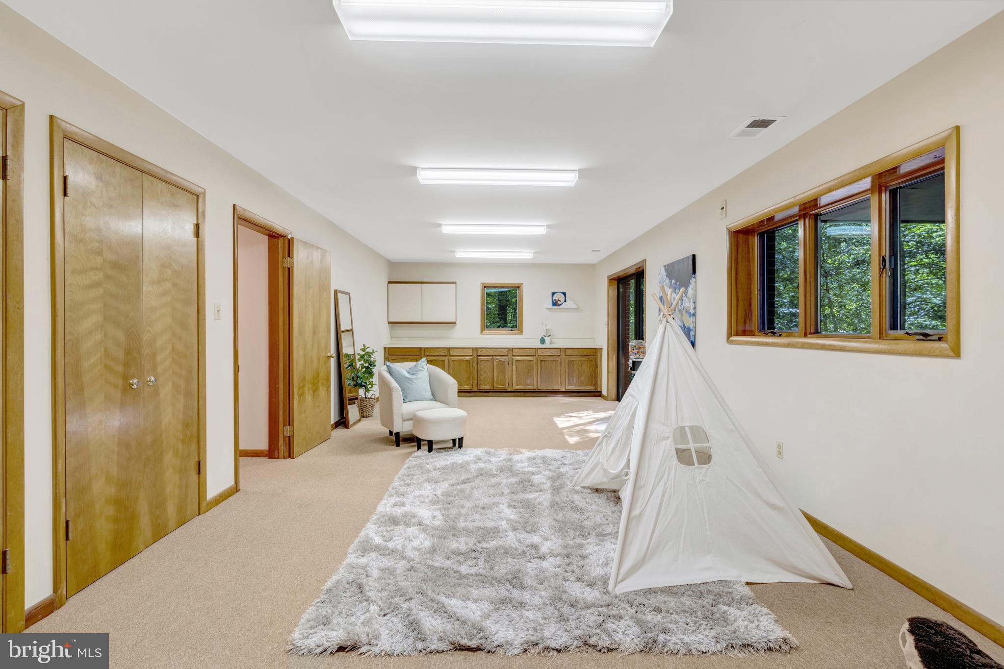 8000 WOODLAND HILLS LANE