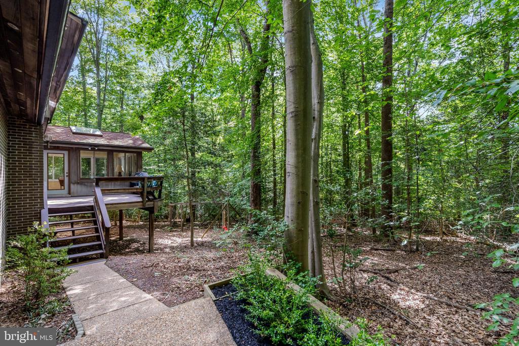8000 WOODLAND HILLS LANE