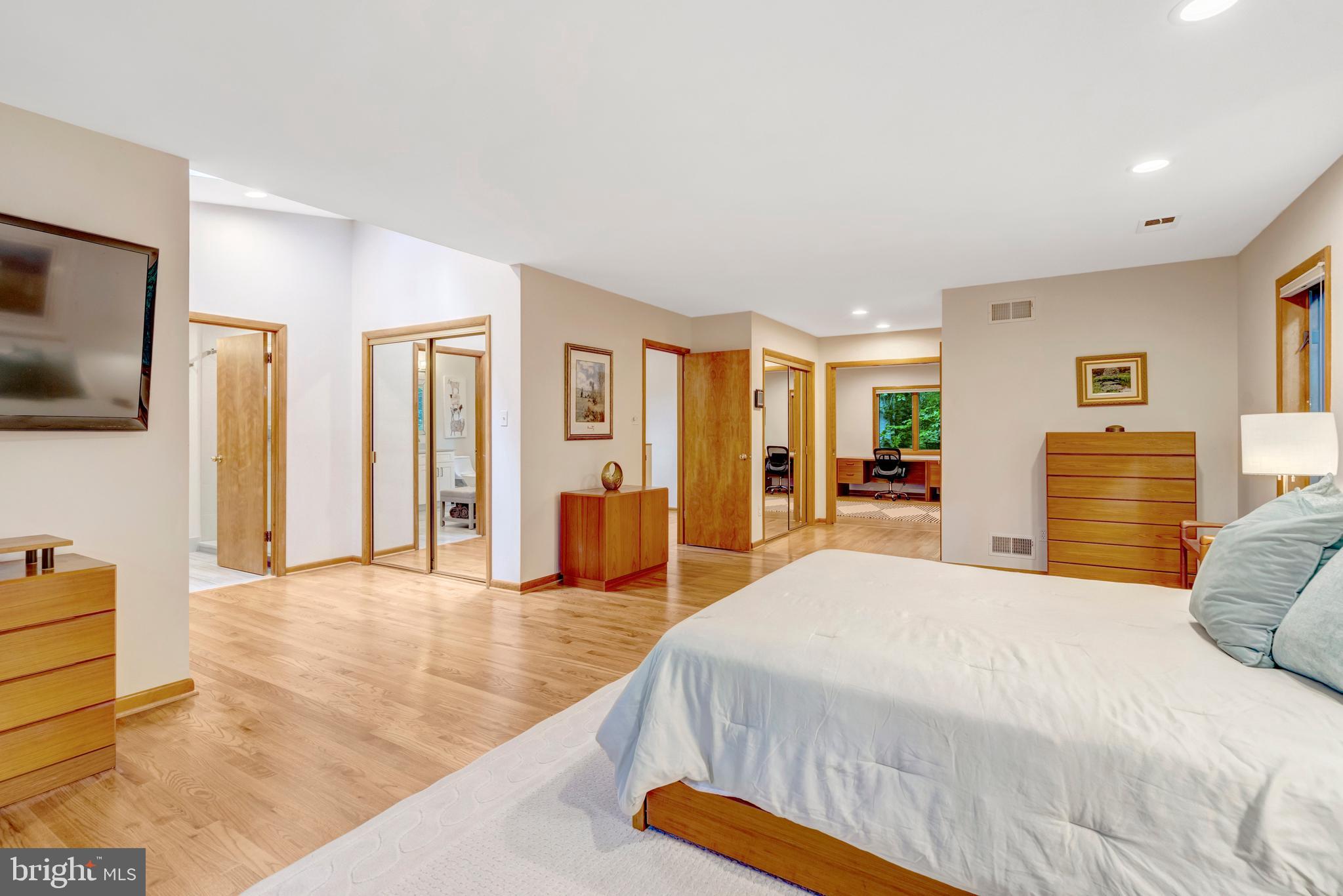 8000 WOODLAND HILLS LANE